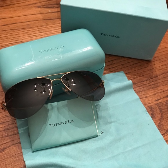 SOLD !!!Tiffany & Co. Ladies sunglasses #3021 - Picture 3 of 8